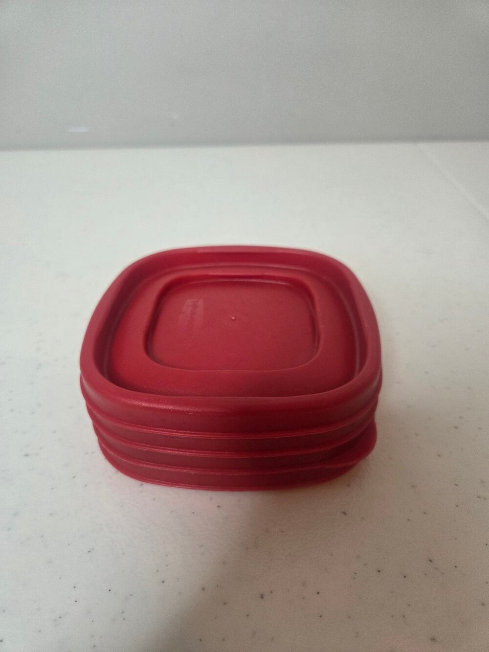 Lot Of 4 Rubbermaid 7J57 Red Easy Find Lid 2 Cup Food Storage Container Lid Only